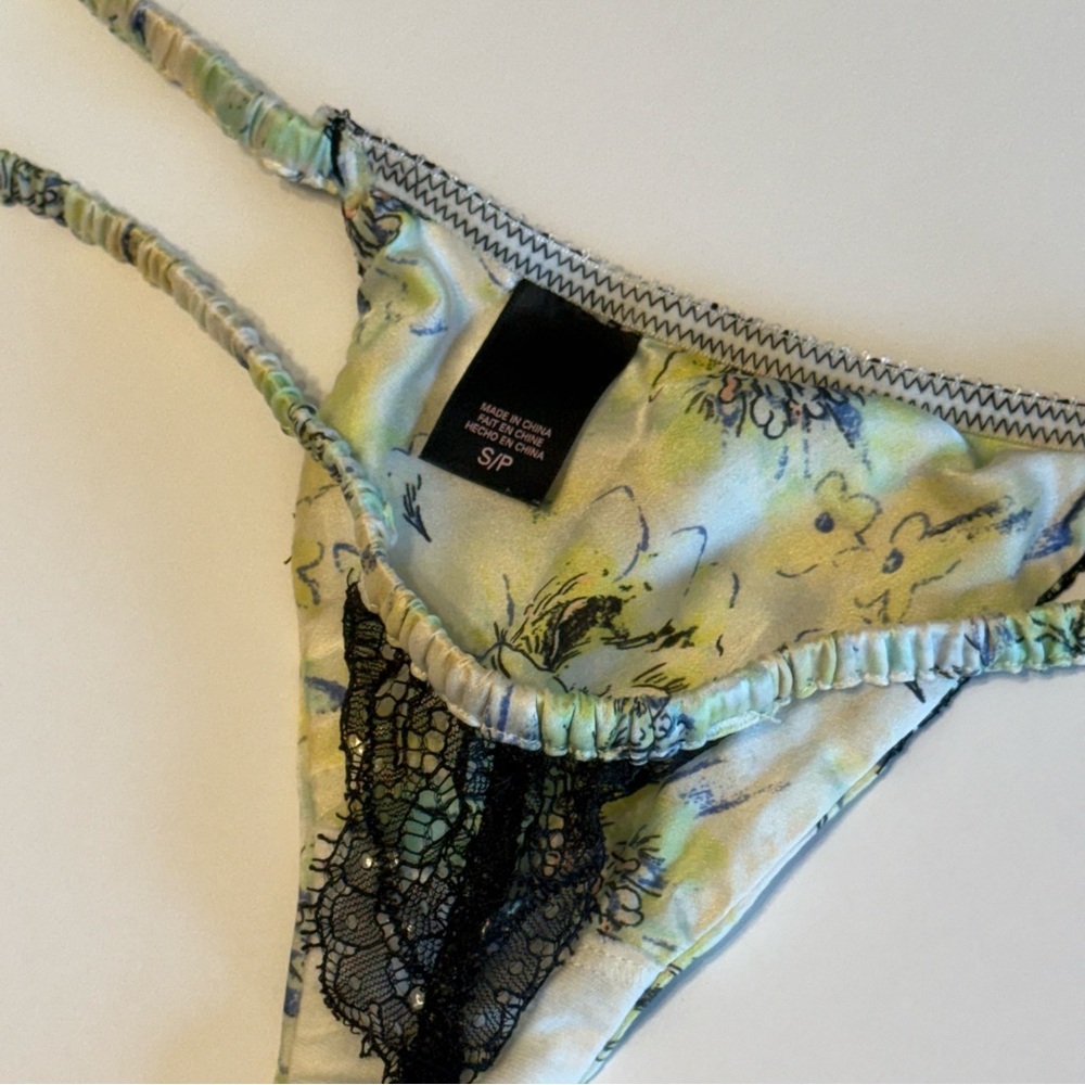 VS Designer Collection Fantasy Island Bra Set - Picture 9 of 9